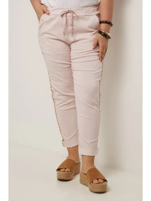 Curvy Lady Spodnie w kolorze jasnoróżowym rozmiar: 48/50