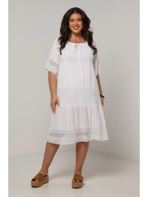 Curvy Lady Sukienka w kolorze białym rozmiar: 40/42