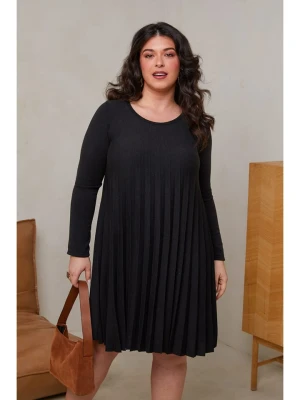 Curvy Lady Sukienka w kolorze czarnym rozmiar: 44/46