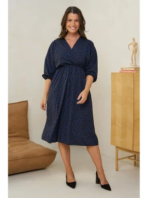 Curvy Lady Sukienka w kolorze granatowym rozmiar: 40/42