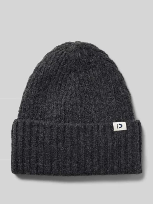 Czapka beanie z prążkowanej dzianiny z naszywką z logo na brzegu Tom Tailor Denim