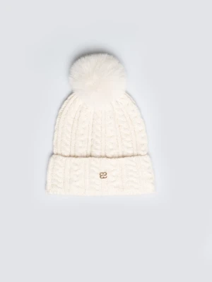 Czapka damska z dekoracyjnym splotem z pomponem kremowa Carole 103 BIG STAR