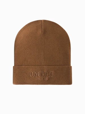 Czapka dzianinowa męska beanie z haftowanym napisem – brązowa V4 Ombre Clothing