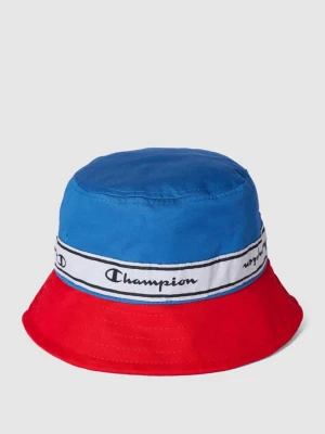 Czapka typu bucket hat z paskami w kontrastowym kolorze i napisem z logo Champion