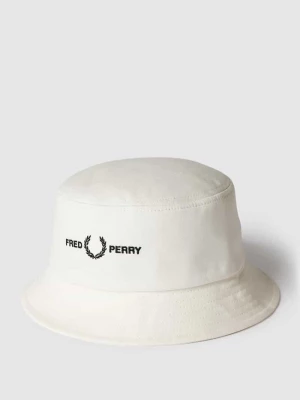 Czapka typu bucket hat z wyhaftowanym logo model ‘Graphic Branded Twill Buc’ Fred Perry