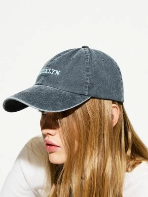 Czapka z daszkiem Bershka