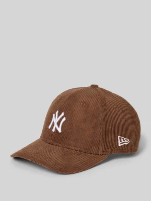 Czapka z daszkiem i detalem z logo new era