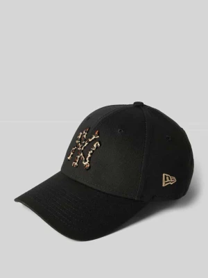 Czapka z daszkiem i detalem z logo new era