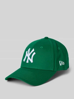 Czapka z daszkiem i detalem z logo new era