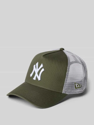 Czapka z daszkiem i detalem z logo new era