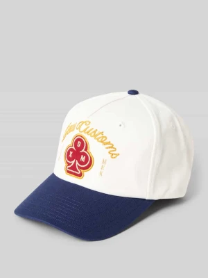 Czapka z daszkiem i haftem model ‘BASTO’ DEUS EX MACHINA