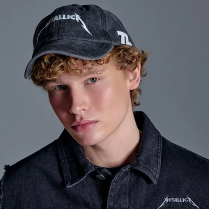 Czapka z daszkiem i nadrukiem Metallica House