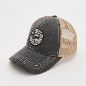 Czapka z daszkiem i naszywką trucker hat House