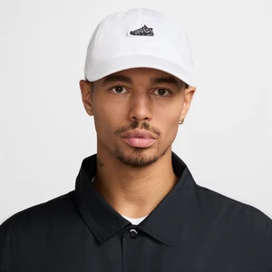 Czapka z daszkiem o nieusztywnianej konstrukcji z naszywką Nike Club - Biel