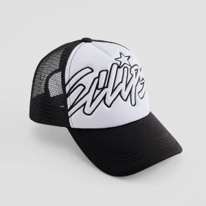 Czapka z daszkiem trucker hat z haftem w stylu graffiti House