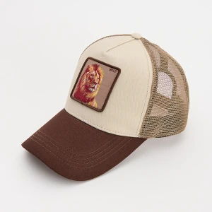 Czapka z daszkiem trucker hat z motywem lwa House