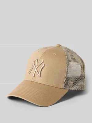 Czapka z daszkiem typu trucker z wyhaftowanym logo model 'NEYYAN BRANSON' '47 Beżowy