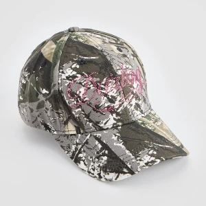 Czapka z daszkiem we wzór camo z napisem Darling House