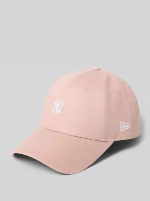 Czapka z daszkiem z wyhaftowanym logo new era