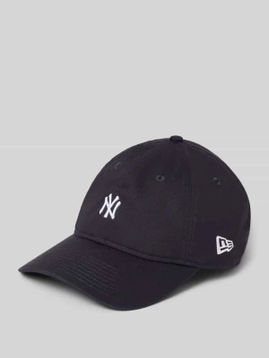 Czapka z daszkiem z wyhaftowanym logo New Era Granatowy