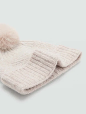 Czapka z dzianiny z frędzlem piaskowy - Dzieci -  lata - MANGO KIDS