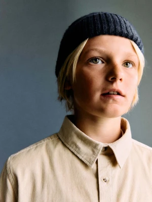 Czapka z dzianiny z wywiniętym brzegiem granatowy - Dzieci - lata - MANGO KIDS