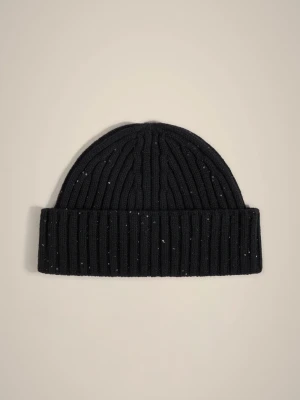 CZAPKA Z RECYKLINGOWANEGO KASZMIRU Z MIKROKORALIKAMI LIVIANA CONTI