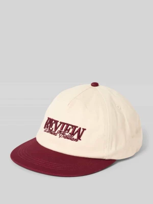 Czapka z wyhaftowanym logo REVIEW