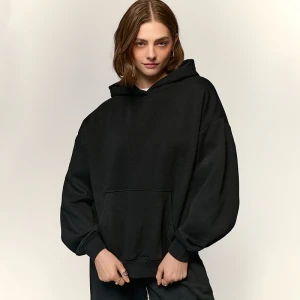 Czarna bluza basic z kapturem House
