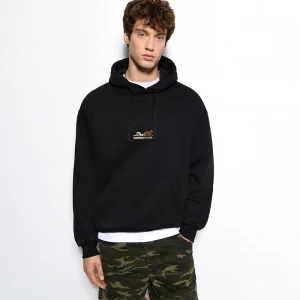 Czarna bluza z haftem Unproductive House