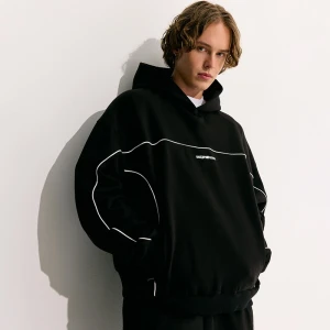 Czarna bluza z kapturem i białymi wstawkami House