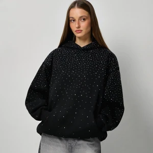 Czarna bluza z kapturem i dżetami House