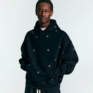 Czarna bluza z kapturem i metalowymi oczkami House