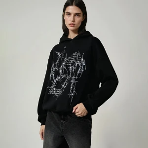 Czarna bluza z kapturem i motywem tribal House