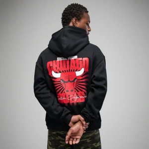 Czarna bluza z kapturem i nadrukiem Chicago Bulls House