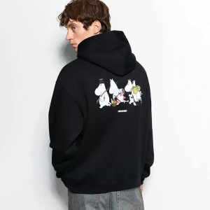 Czarna bluza z kapturem i nadrukiem Moomin House