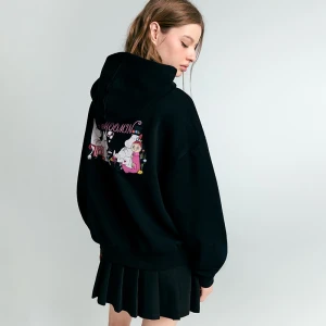 Czarna bluza z kapturem i nadrukiem Moomin House