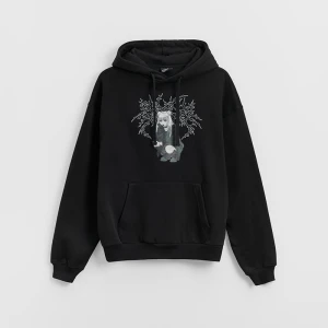 Czarna bluza z kapturem i nadrukiem w stylu anime House