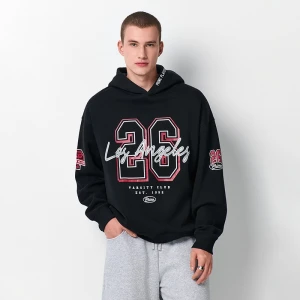 Czarna bluza z kapturem i nadrukiem w stylu varsity House