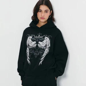 Czarna bluza z kapturem i nadrukiem ze skrzydłami House