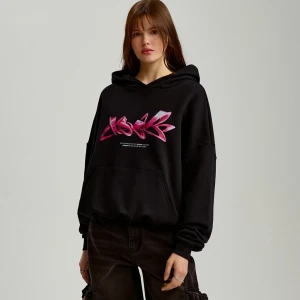 Czarna bluza z kapturem i różowym nadrukiem House