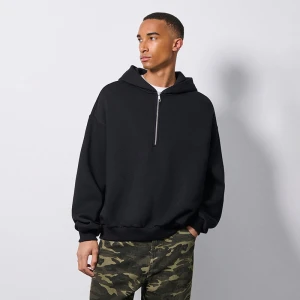 Czarna bluza z kapturem i zamkiem House