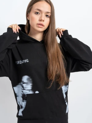 Czarna bluza z kapturem z autorską grafiką z przodu Reporter