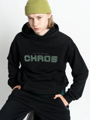 Czarna bluza z kapturem z przestrzennym nadrukiem na wysokości piersi wkładana przez głowę Reporter