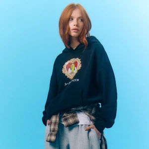 Czarna bluza z kapturem z uszami ogra i nadrukiem Shrek x Włodi4444 House