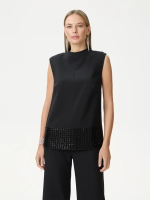 Czarna bluzka bez rękawów z ozdobnym wykończeniem TARANKO