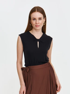 Czarna bluzka w stylu casual z efektownym dekoltem Top Secret