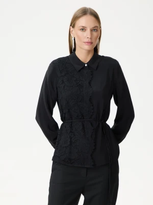 Czarna bluzka z kołnierzykiem i koronkowym detalem TARANKO