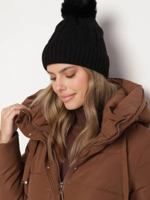 Czarna Czapka Beanie w Warkoczowy Wzór z Pomponem i Futrzaną Wyściółką Feledi
