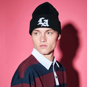 Czarna czapka beanie z haftem LA House